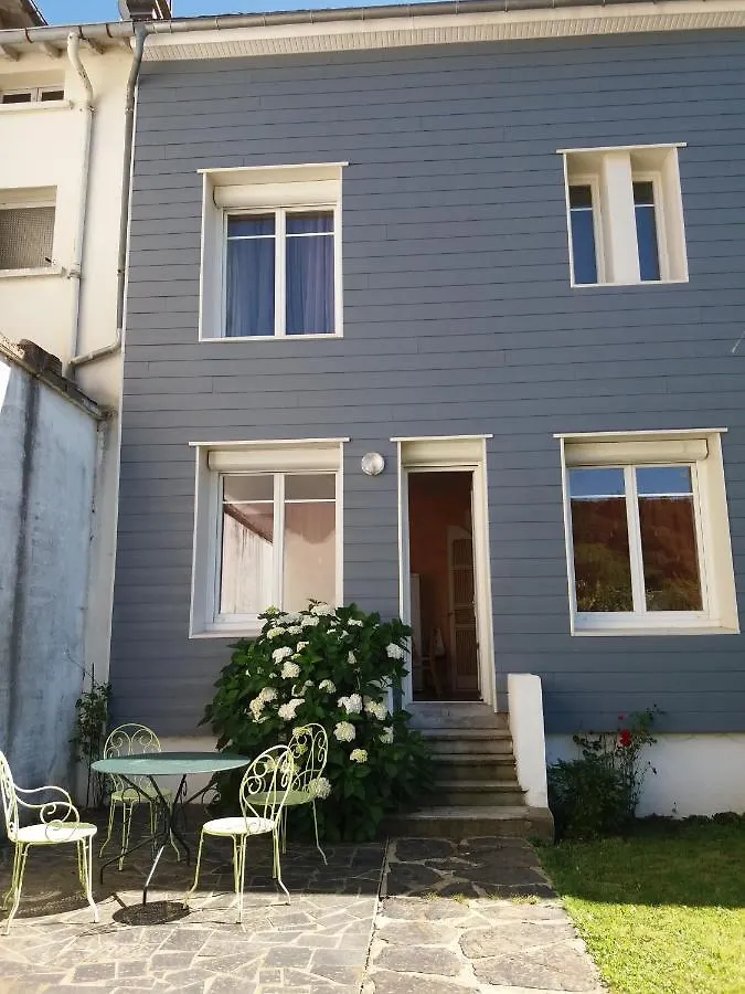 Gîte les hortensias au coeur de Lacaune Hébergement de vacances